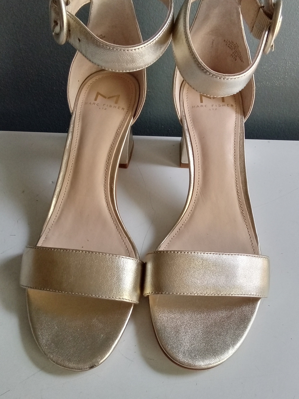 Marc Fisher LTD Arlee Gold‎ Metallic Leather Block Heel Sandals Size 7M